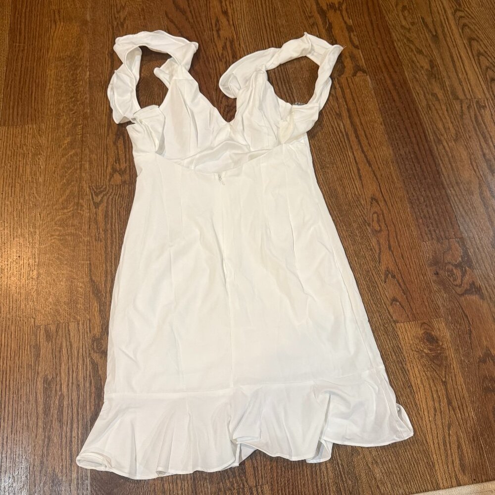 NWOT Elegant White Ruffle Hem Dress – Off Shoulder Formal / Bridal Shower Sz M - Picture 2 of 3